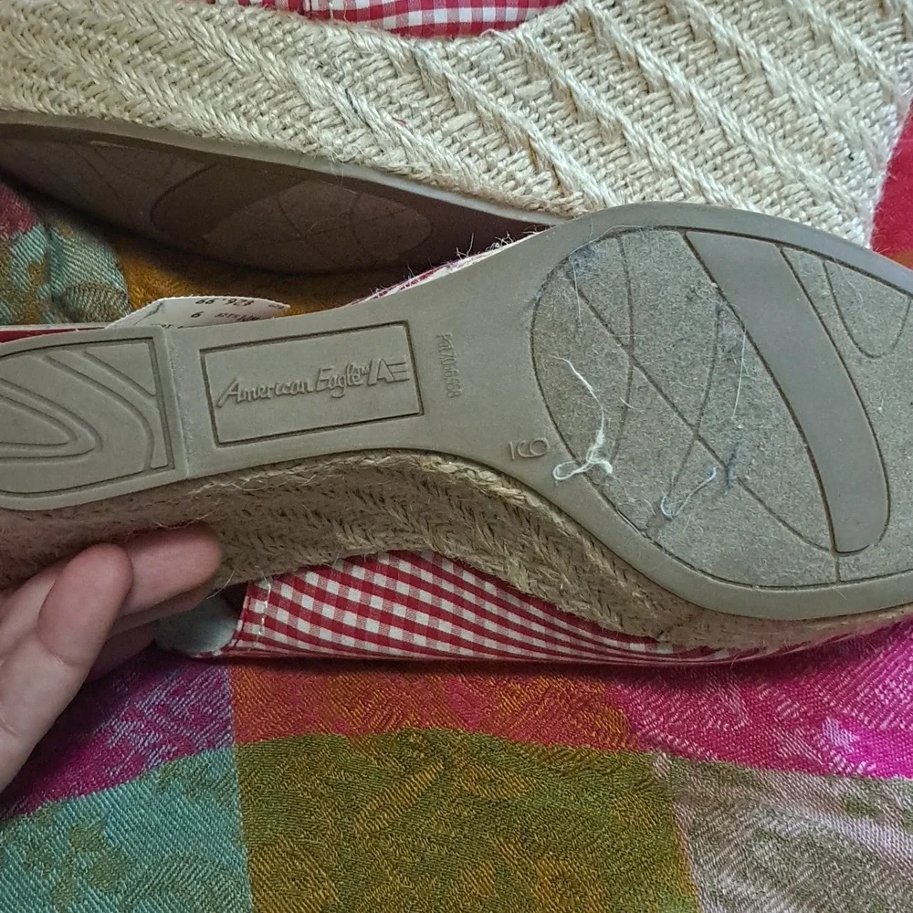 SALE AMERICAN EAGLE SIZE 9 SANDALS - Picture 3 of 3